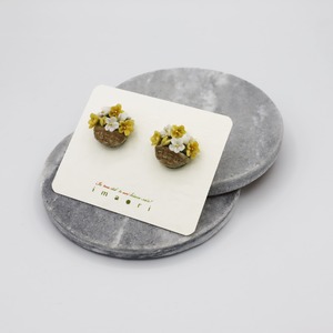 はなかごピアス（yellow×white）