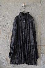 wide pleats black coat