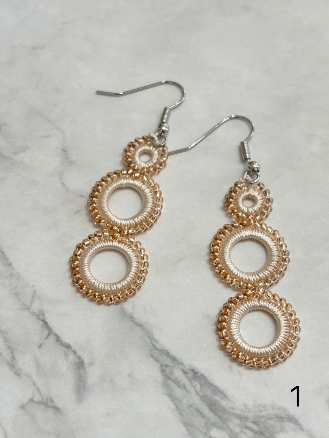 ボンジュクオヤのピアス ドロップB(カラーは商品内ページよりお選びください。)