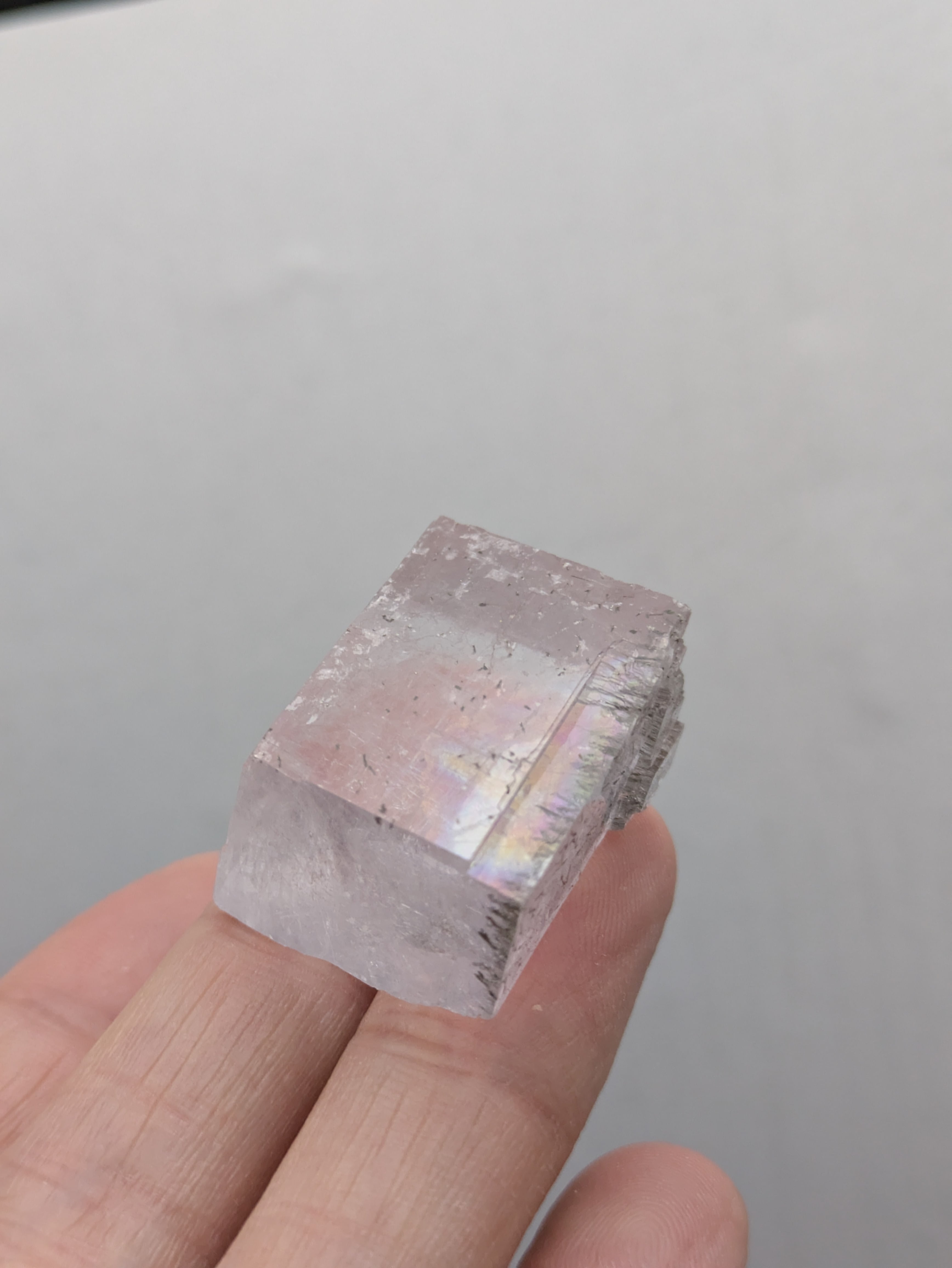 希少な針入り】オプティカル パープルカルサイト 針入り方解石 原石