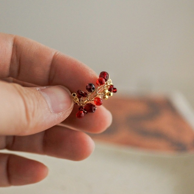 1,2月限定カラー 「ざくろシリーズ」 結わい(小)イヤカフ