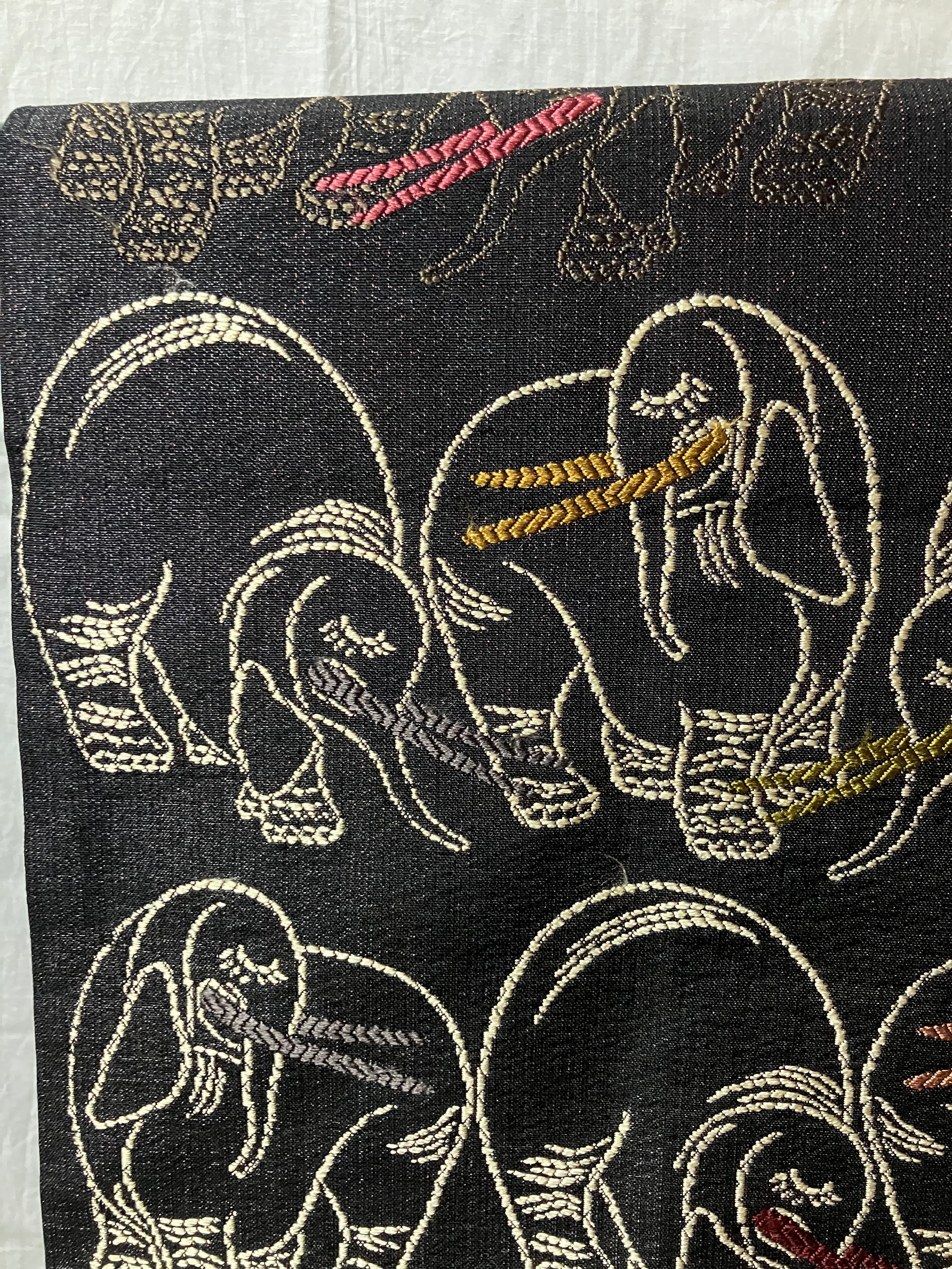 両面使い名古屋帯（黒地象の柄＆黒地クリームぼたんの柄）