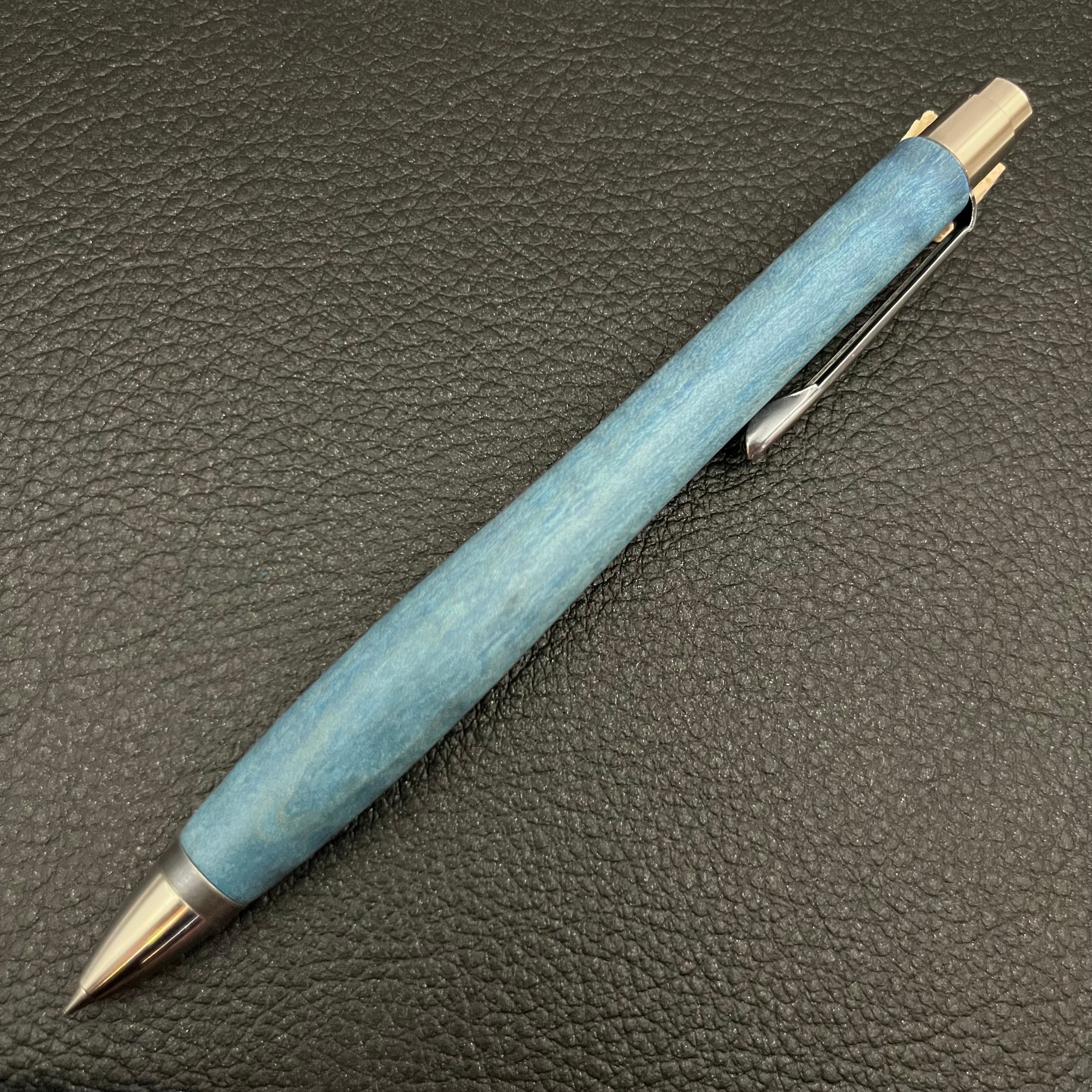 ウッドペンクラフト　カーリーメイプル・スタビブルー　シャープペンシル カーリーメイプル(スタビ/ブルー)-3930】ボールペン | 匠衆・朱椿粋