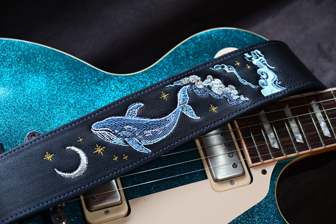 月夜クジラ刺繍ストラップ