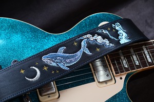 月夜クジラ刺繍ストラップ