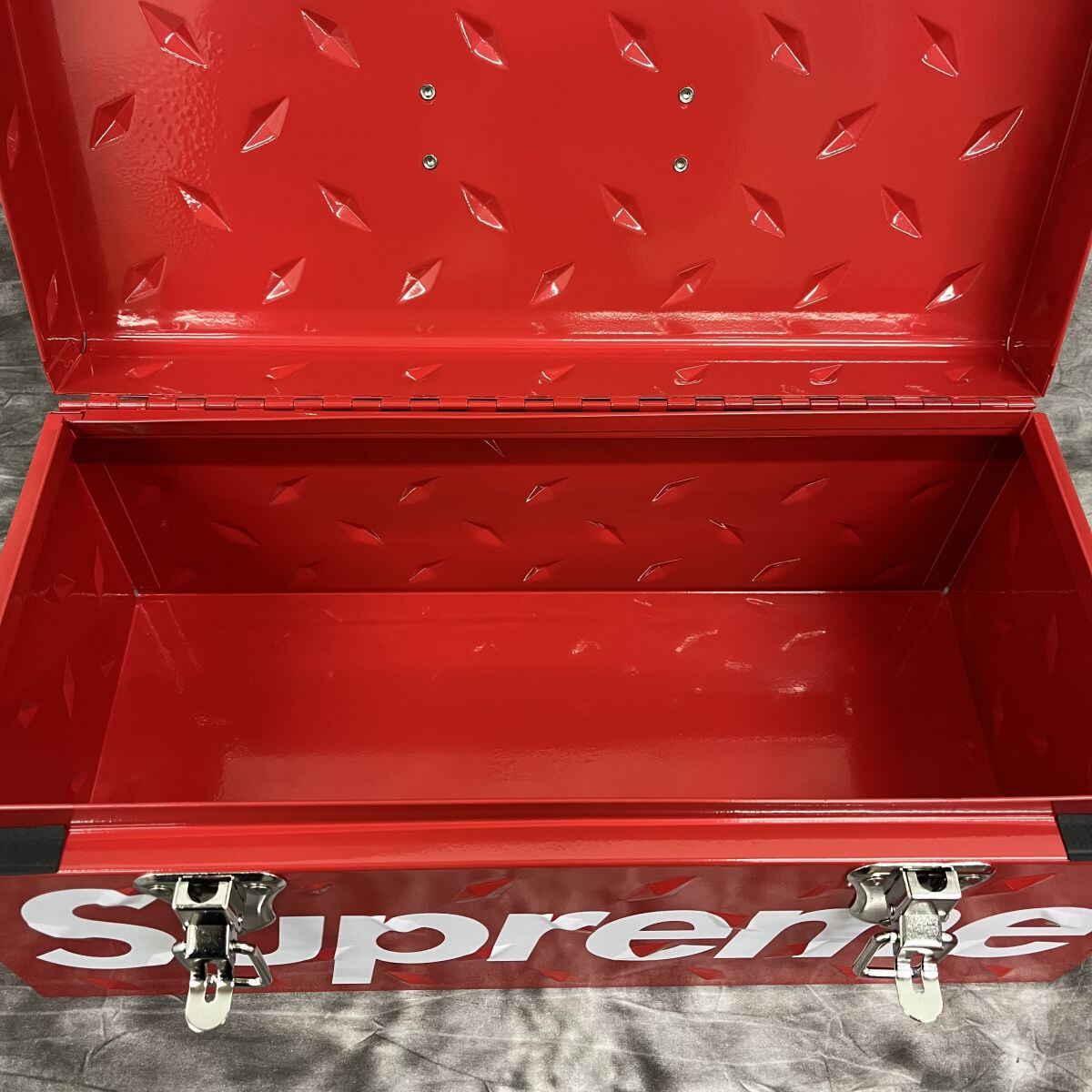 【新品未使用】Supreme Diamond Plate Tool Boxファッション小物