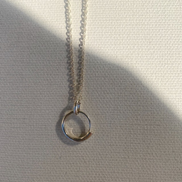 thin necklace (silver)