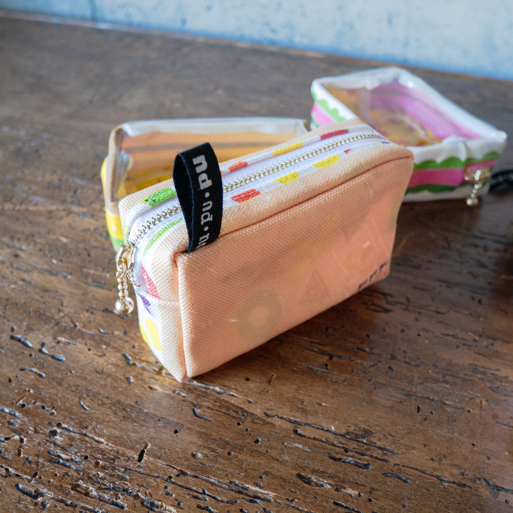 四角サンドのクリアポーチ