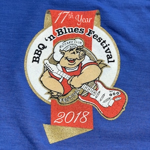 【SPORT-TEK】音楽フェス Tシャツ ワンポイントロゴ ラグラン ミュージック 音楽 Blues & BBQ Festival バーベキュー ブルース フェスティバル 夏フェス 半袖 夏物 us古着