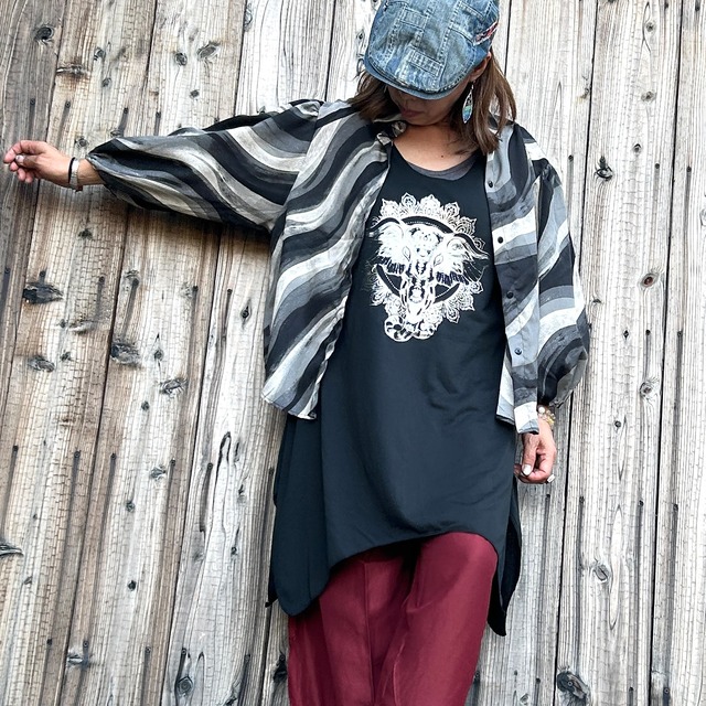 サイケ柄ふんわりブラウス