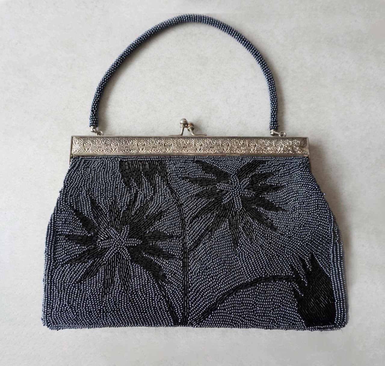 【ご縁のお品・バッグ】花文 黒メタリックビーズバック