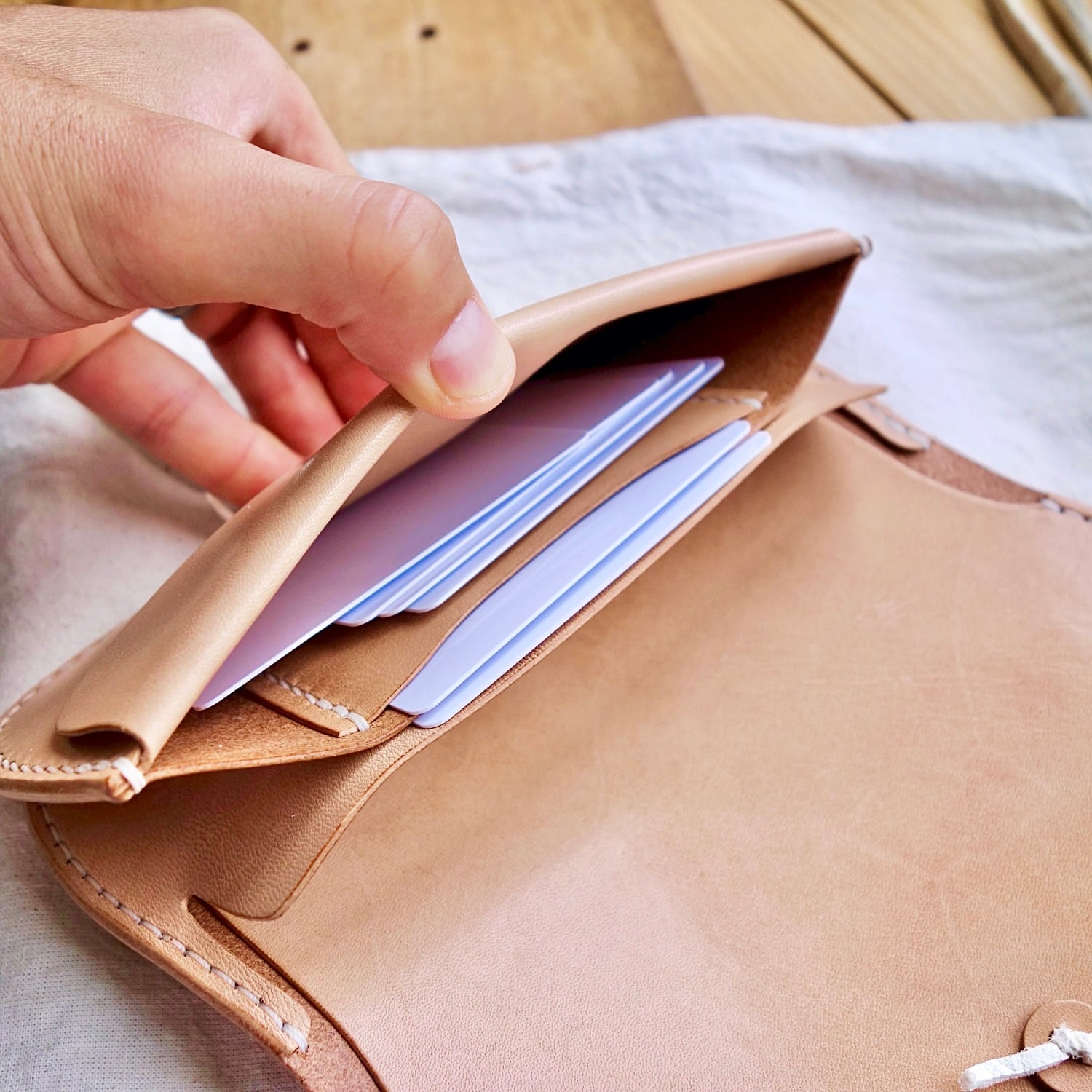 コンチョ巻きロングウォレット BWL-C ヌメ革長財布 本革トラッカー