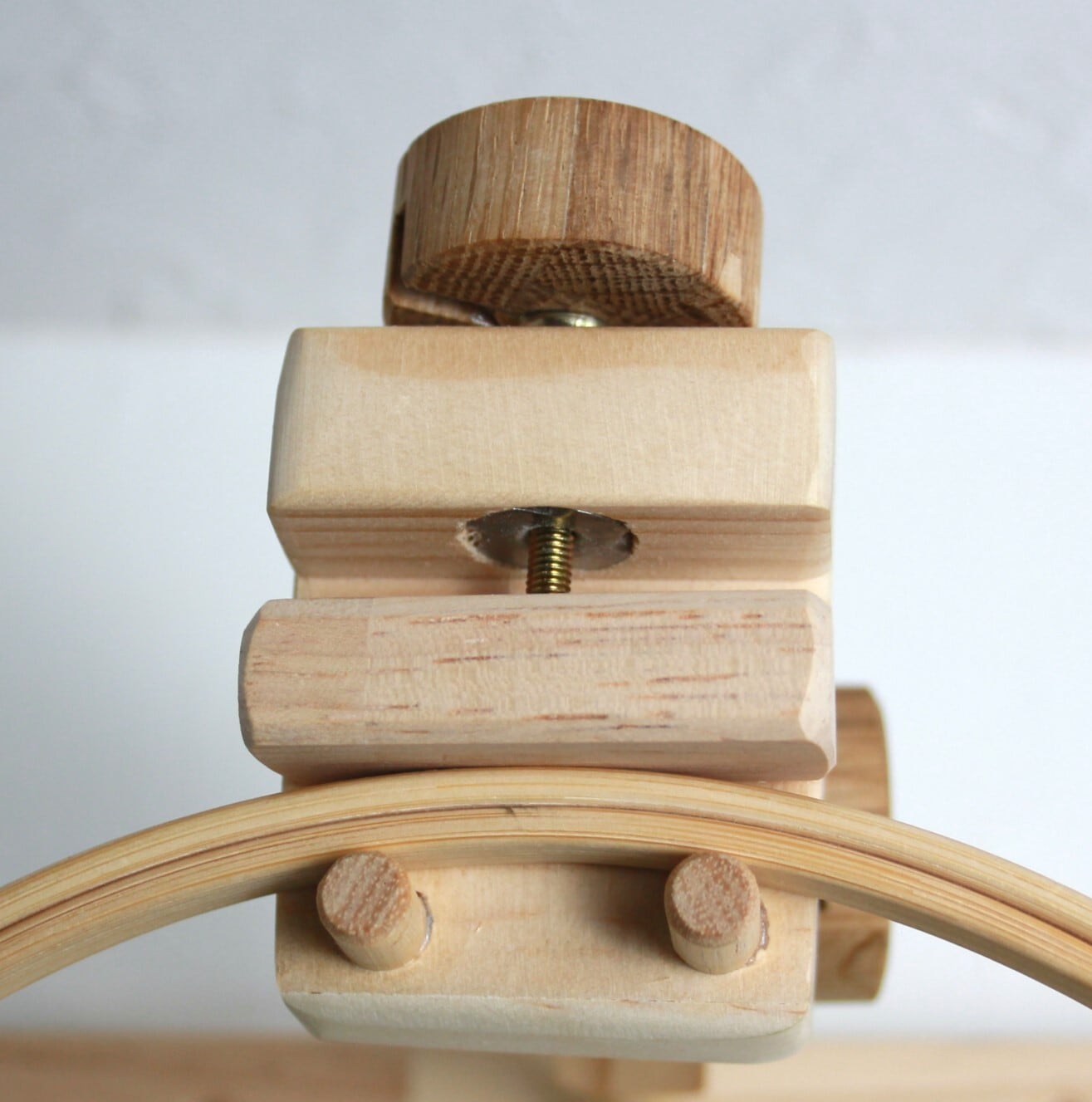 Embroidery Hoop Stand C+ (Pine Wood)【EXPORT】/EDDY WOODWORKS