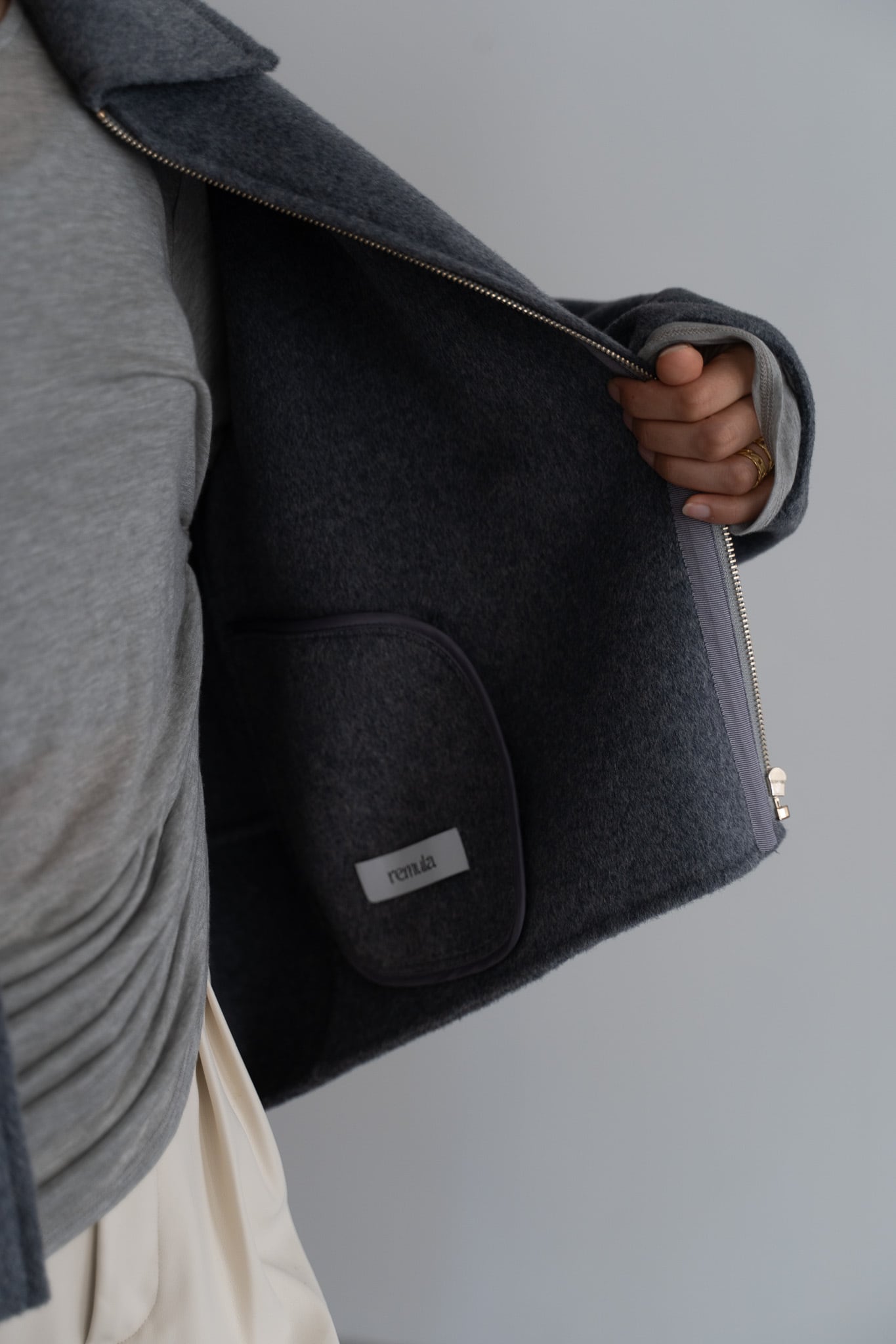 CURVE SLEEVE WOOL JACKET（GRAY） | remula