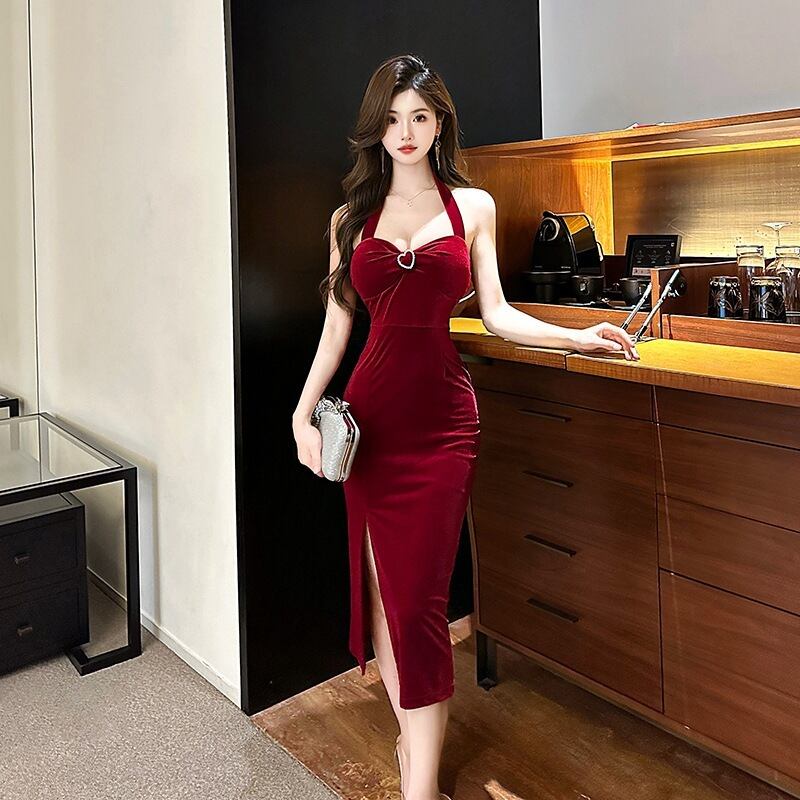 【新作】【送料無料】 2024 早春の新レトロフレンチベルベットホルターストラップボトミングドレス社交界のセクシーなドレススカート 7856 0140835712111