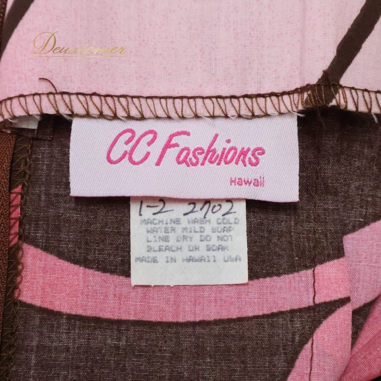 フラダンス 衣装 CC Fashions CCファッション ワンピース ドレス ピンク系 ブラウン系 ハワイ製 フリル スリット キャミソールドレス かわいい 華やか 鮮やか 明るい 茶 ハワイアン アロハ ハワイアンプリント フラ ダンス レッスン 練習