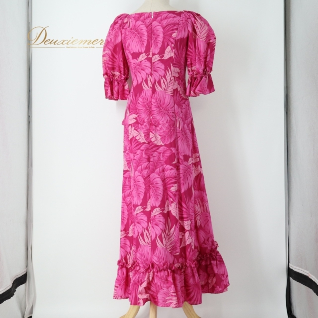 フラダンス 衣装 ワンピース ドレス ピンク系 アロハエミカ 日本製 Aloha Emika モンステラ柄 プルメリア柄 ハワイアンプリント アロハ フラ ダンス レッスン 練習 フリル 華やか 鮮やか かわいい おしゃれ 上品 明るい 大人 レッスン着 練習着 フラダンス衣装 アロハ ワンピース レディース ハワイ風 大人可愛い リゾート カジュアル レディースファッション エレガント スタイリッシュ