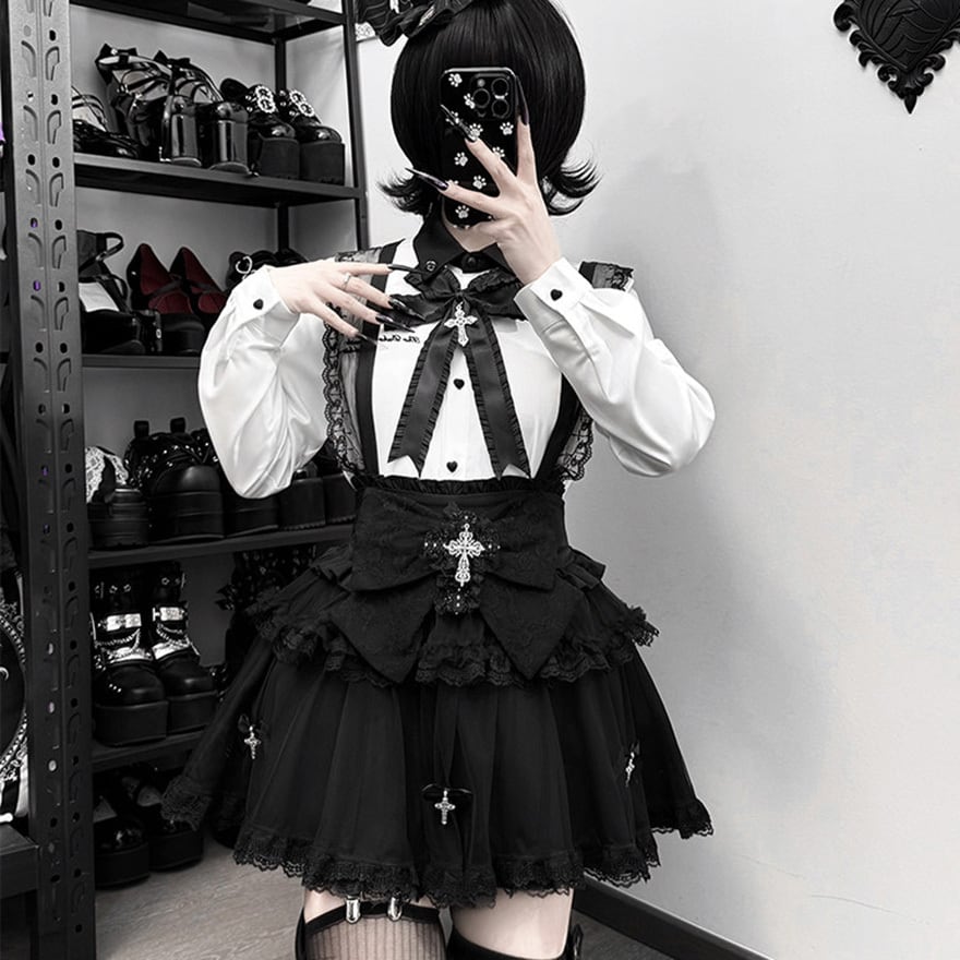 堕天の誓約 — 黒と白が織りなす静かな気品 リボン×フリルゴシックブラウス|WithU