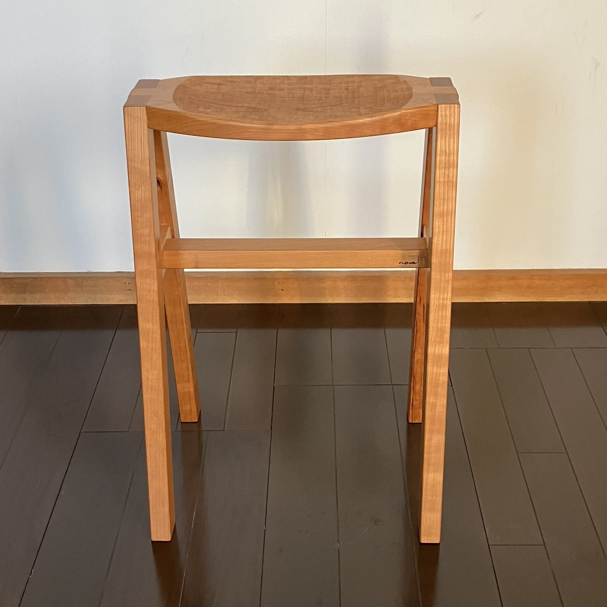 ハイスツール】軽いハイスツール | nove