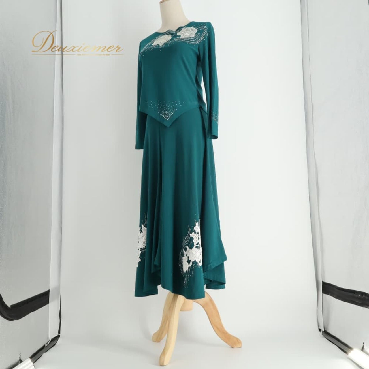 社交ダンス 衣装 prima boutique プリマブティック ツーピース レッスンウェア グリーン系 緑 スタンダード セットアップ 上下セット トップス スカート きれいめ 上品 気品 エレガント かわいい 大人っぽい 華やか ダンスパーティー ステージ衣装 舞台衣装 発表会 2点セット 緑系 ラインストーン レディース 女性 標準 セミフォーマル スタンダード用 演奏会 ダンス服 伸縮性 なし 胸パッドなし 肩パッドなし ポリエステル