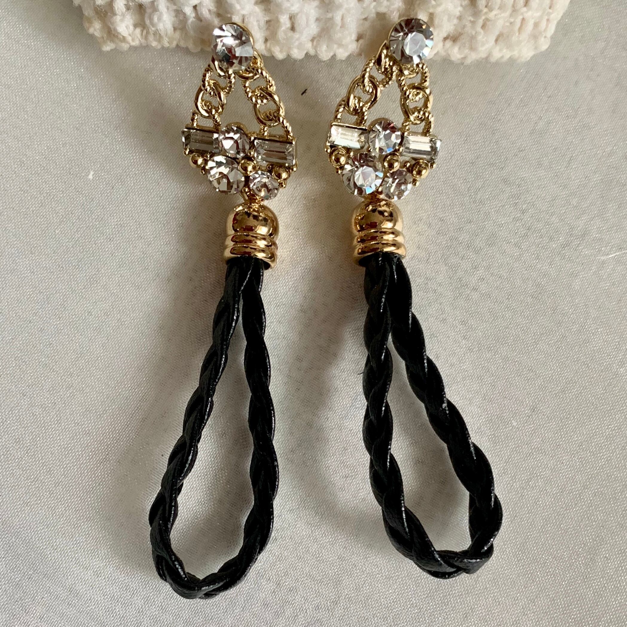 フェイクレザーピアス