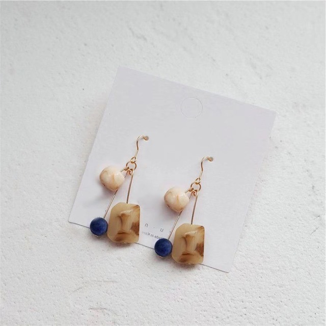 ピアス　3連ゆらゆら　スクエア　フック　ゴールド　天然石風ストーン