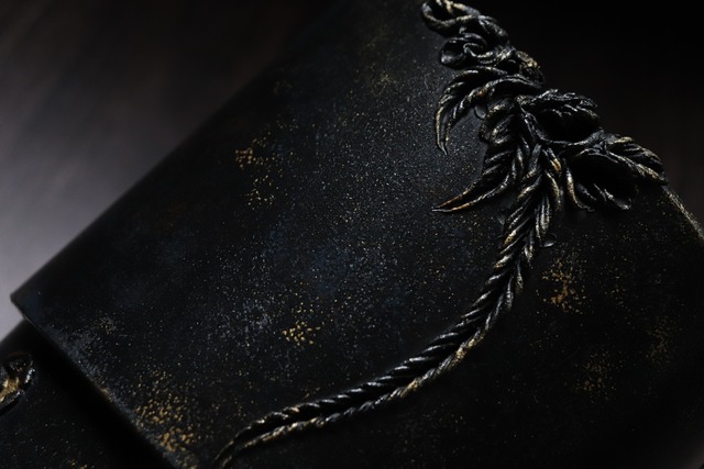 spiral_pot +saucer <black>  size=M  "gold flake"silver star