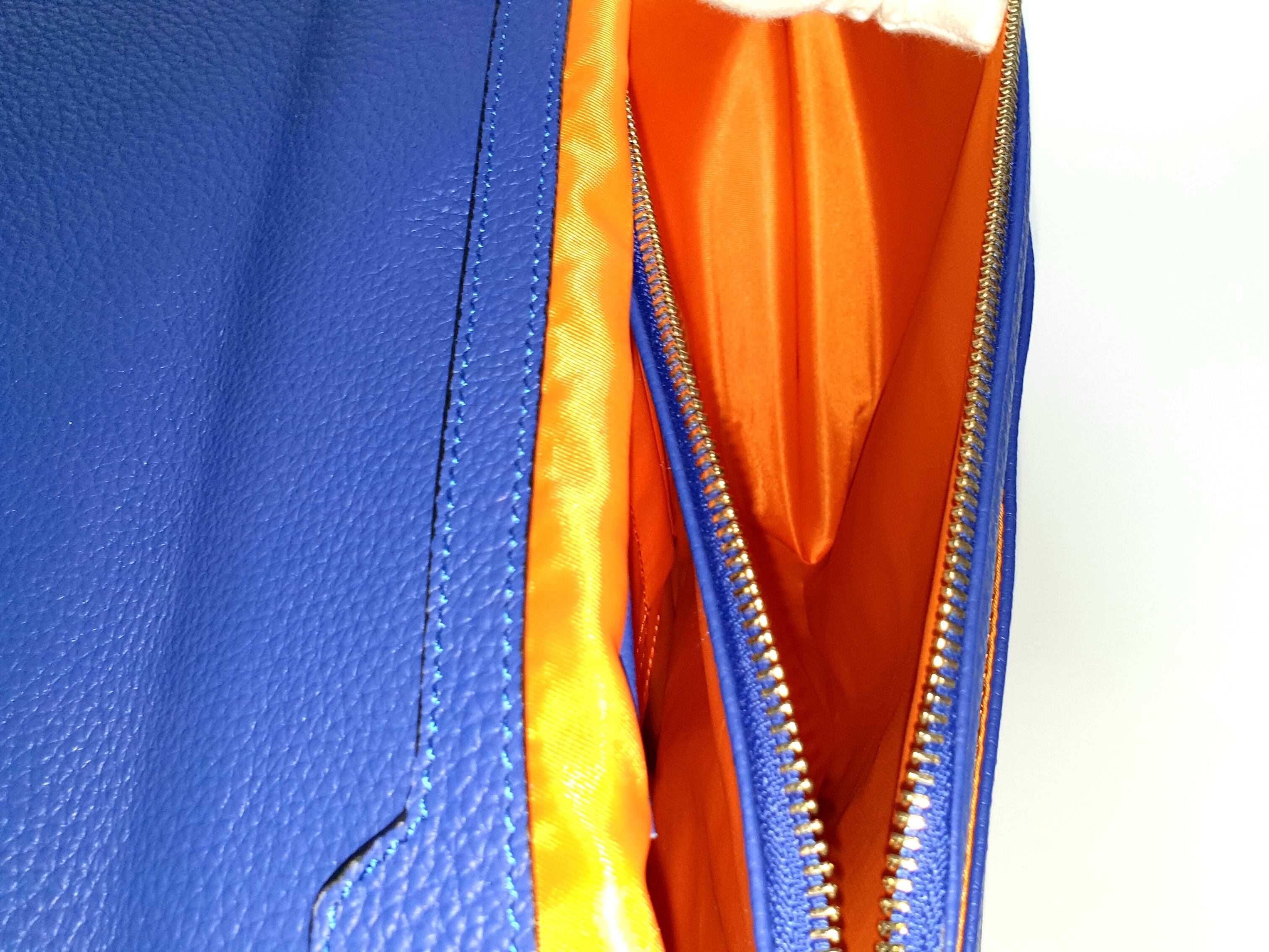 シュリンクレザー ブリーフケース(ブルー). What is worthing  