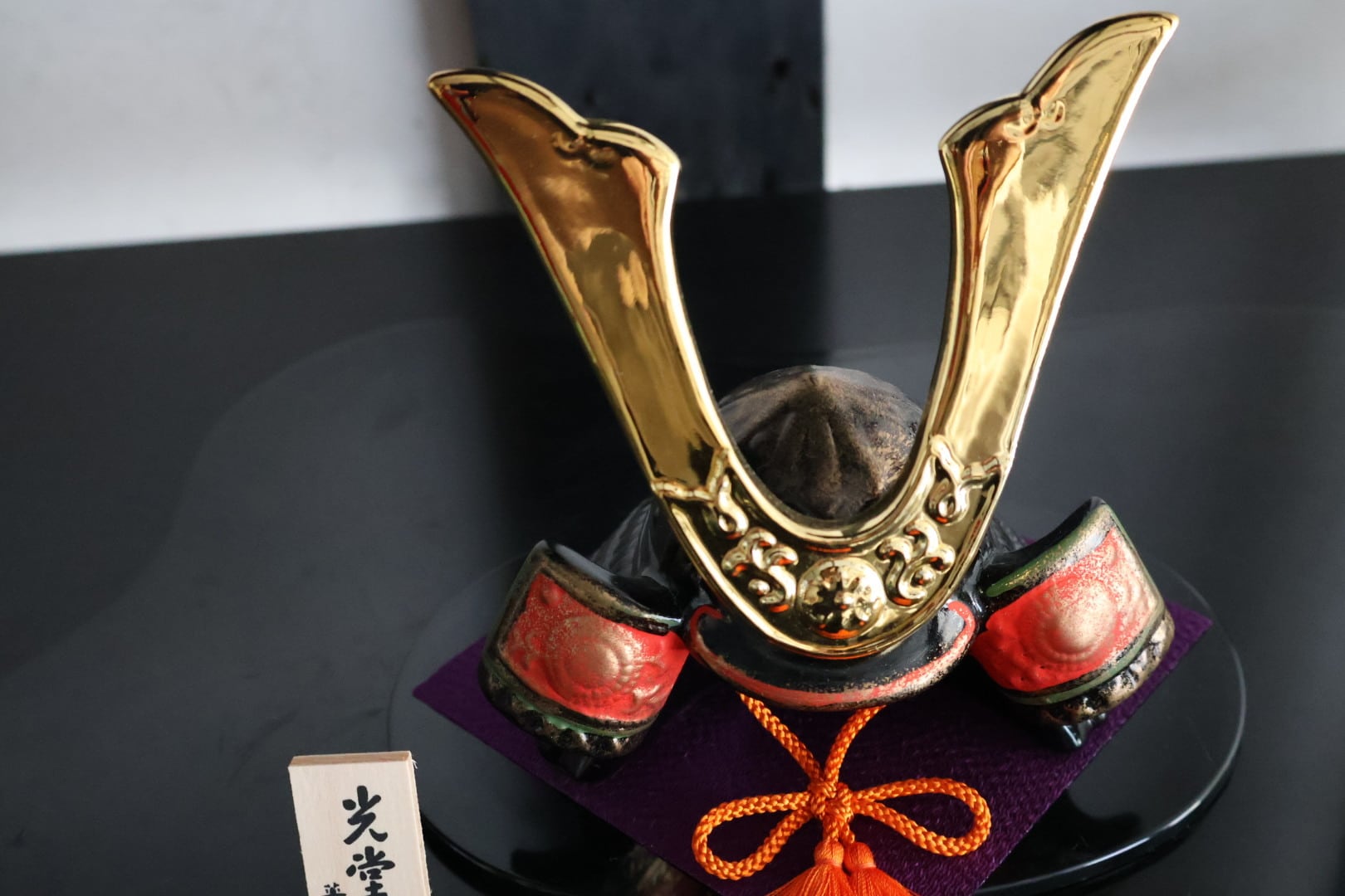 中国古美術・旧蔵の陶磁器、金鎧飾りの御題つき豆笠兜・12x24・置物・茶道具 楽天市場】染錦初陣大将飾り 5568 五月人形 薬師窯 コンパクト 玄関