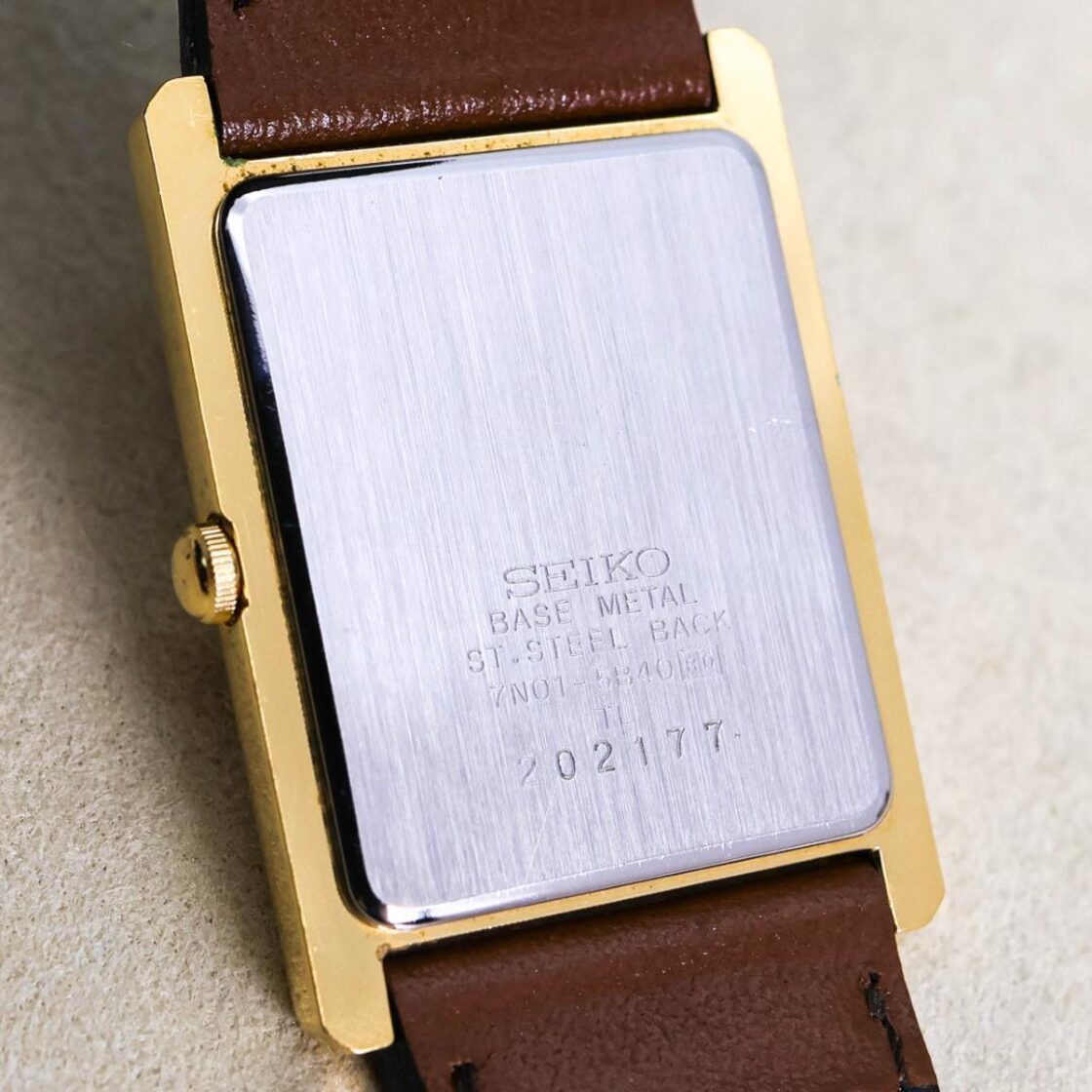 ◇希少 稼働 SEIKO 腕時計 レザー スクエア 新品電池 l | Pay ID