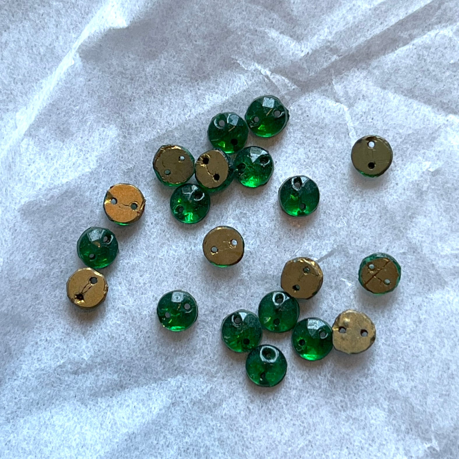 ヴィンテージ ガラス ビーズ】ファセット グリーン green アンティーク