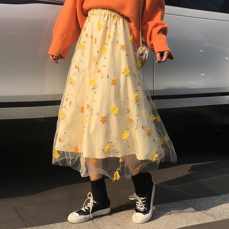 スカート レディース フレアスカート ミディアム丈 フレア Aライン チュールスカート 刺繍 チュール 透け感 シースルー ハイウエスト ウエストゴム かわいい 大人可愛い きれいめ シンプル カジュアル 大人 おしゃれ 大人女子 ガーリー 送料無料 個性的 フリーサイズ ゆったり 花柄 小花柄 春カラー 春 秋 10代 20代 30代 ママ 通勤 学生 通学 デート お出かけ 女子会 着回し 普段使い 双子 韓国系 ファッション コーデ 楽ちん モテ 体型カバー トレンド 流行 インスタ映え 裏地付き