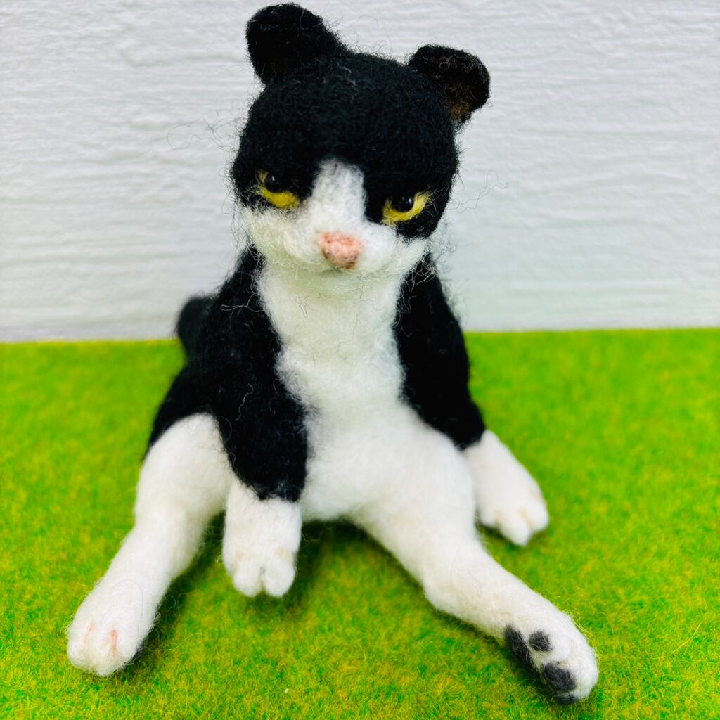 猫 羊毛フェルト 白猫 しっぽリボン ストラップ付 スモール 猫 羊毛フェルト 白猫 しっぽリボン ストラップ付 スモール