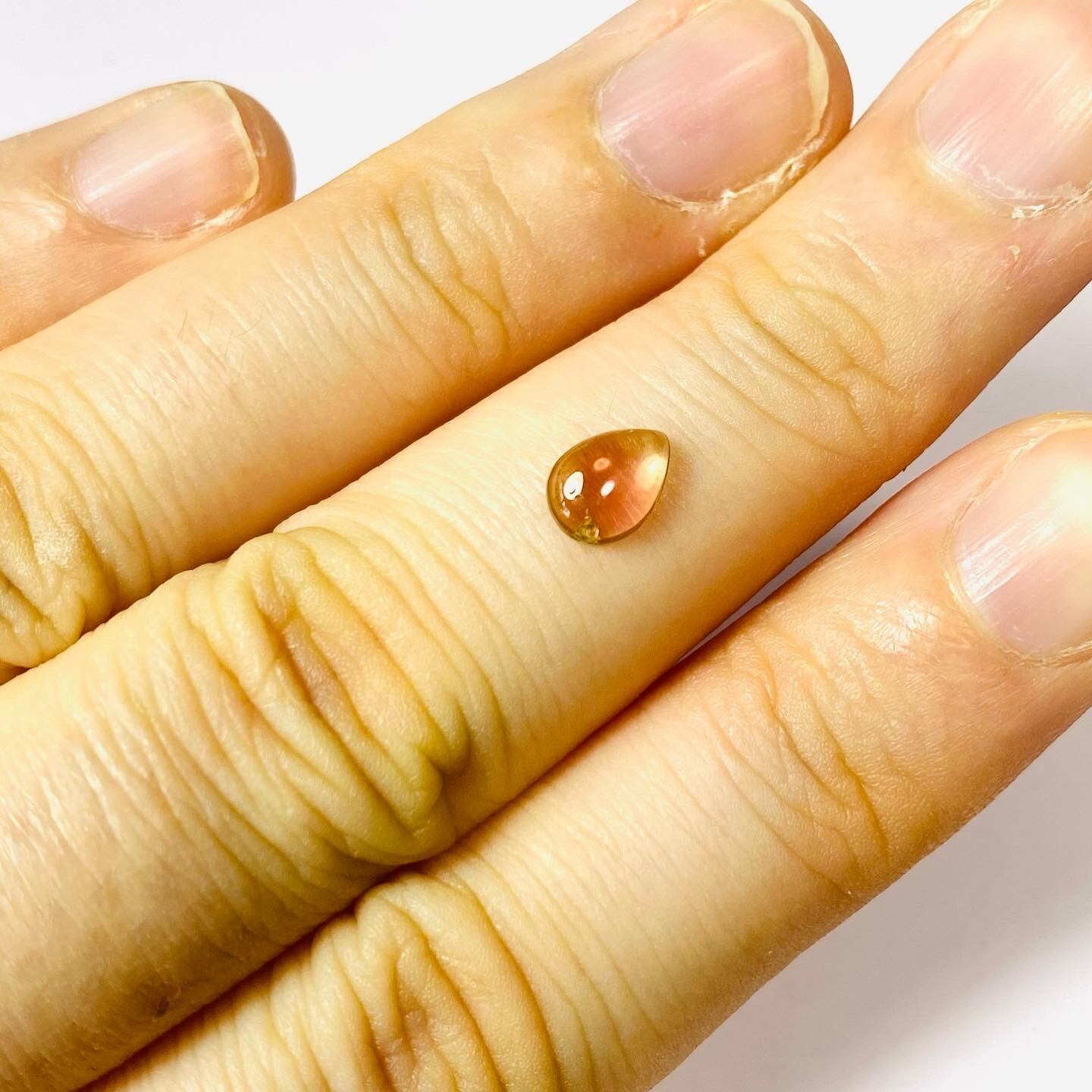 桃もなトルマリン