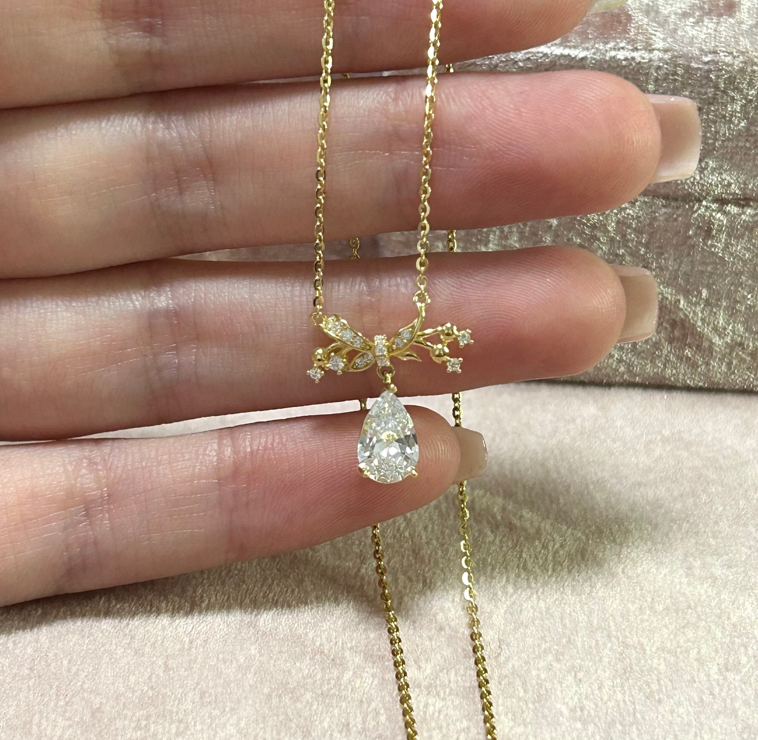 Buds Ribbon Drop shape necklace | Angelly