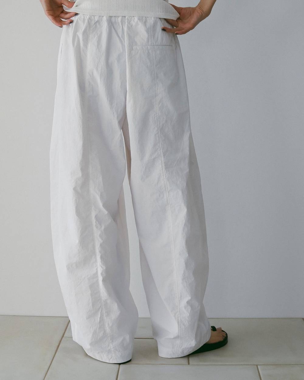 anuke 】Volumetuck Cocoon Pants | valance 福井｜レディース