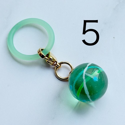 【金具ゴールド】まんまる、つやつや、ふたつとない。実物をお届け！レジンヨーヨーチャームャーム✨数量限定