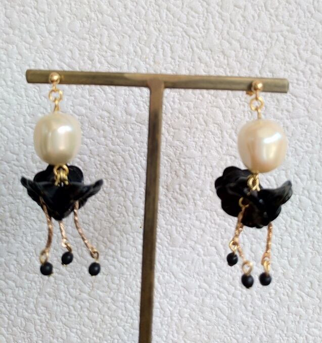 パールとお花ゆらゆらピアス（vintage part)