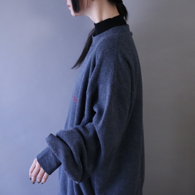 "Champion" 刺繍 front logo design XXL over silhouette fleece pullover