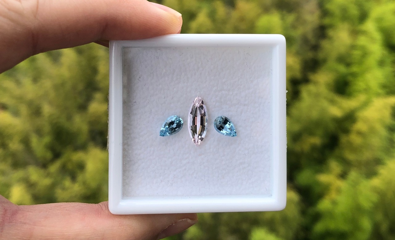 ピンクモルガナイト マーキス 14.5x5.9x4mm 1.76ct