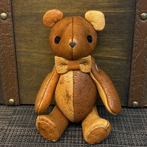【ジビエレザー鹿革】のベルベア★マイスターの手作り「ベルズベア」ワイルド革キャメル(リボン)　写真の1点販売です
