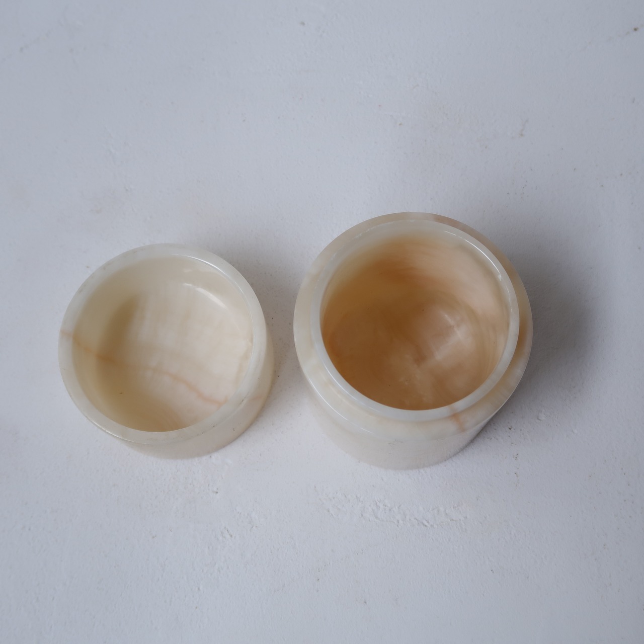 ブラック&ホワイトの茶筒