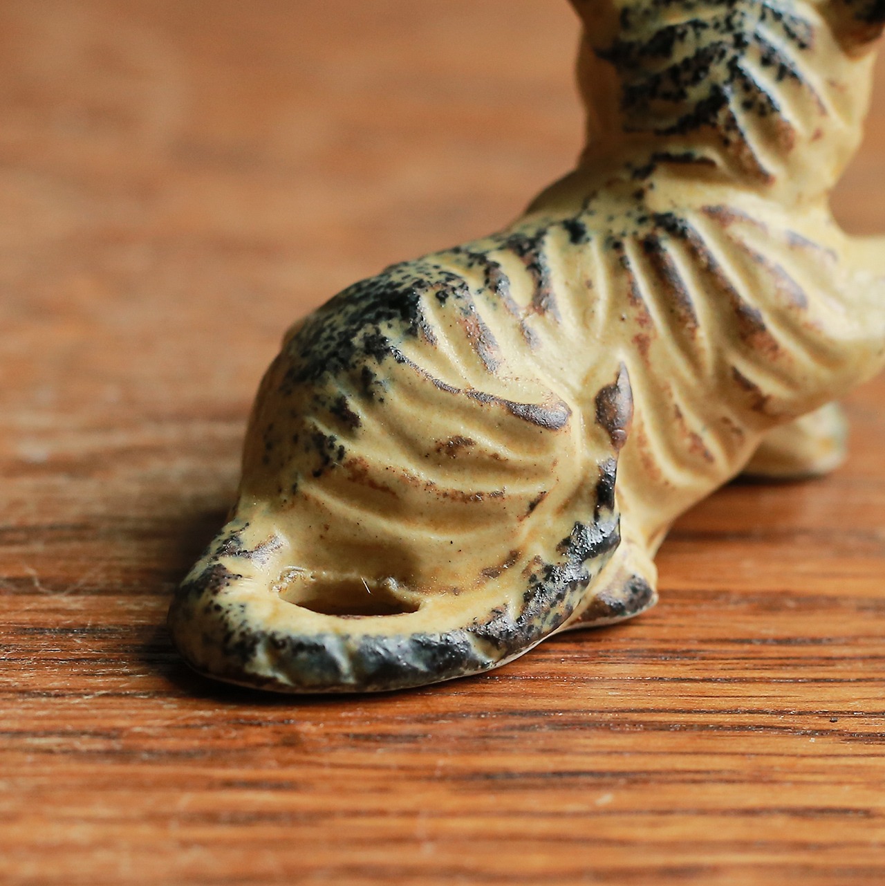 幸せに暮らす、仲睦まじいトラの親子