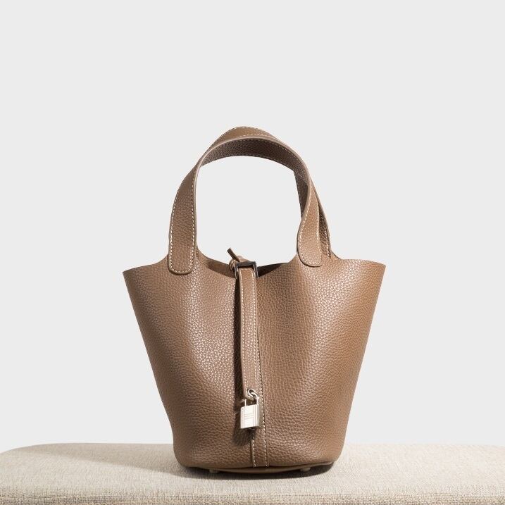 Bag Basket 6color バッグ バケツバッグ ハンドバッグ 6色展開 カラー豊富 グレージュ オレンジ グレー ブルー オフホワイト ライトブラウン 無地 Puレザー 南京錠 カギ オシャレ シンプル 大人 可愛い 上品 きれいめ エレガント デート お出かけ お呼ばれ オフィス ママ