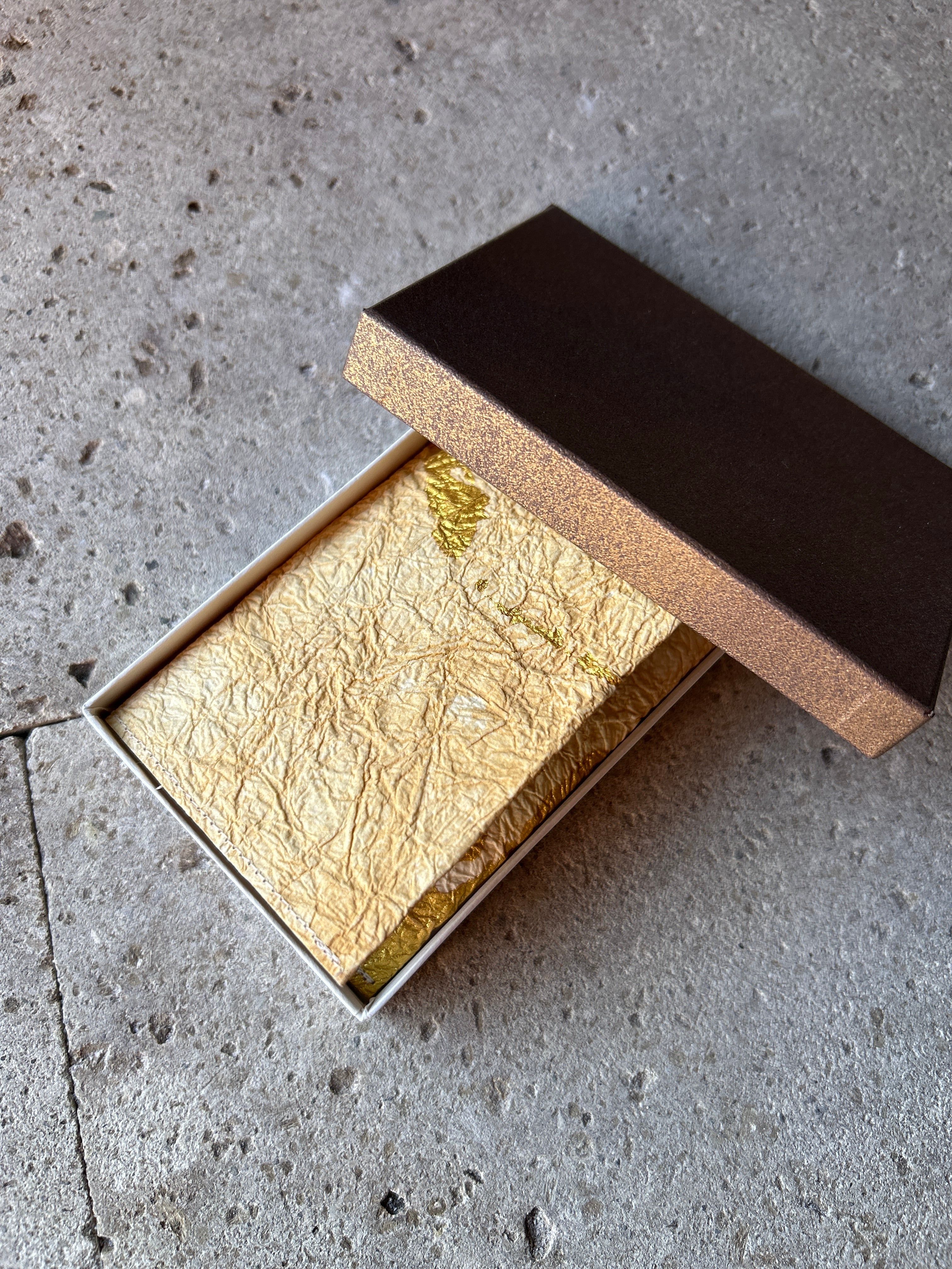 香る和紙名刺入れ（山口県岩国鎮守の山の土) Fragrant Washi Card Case