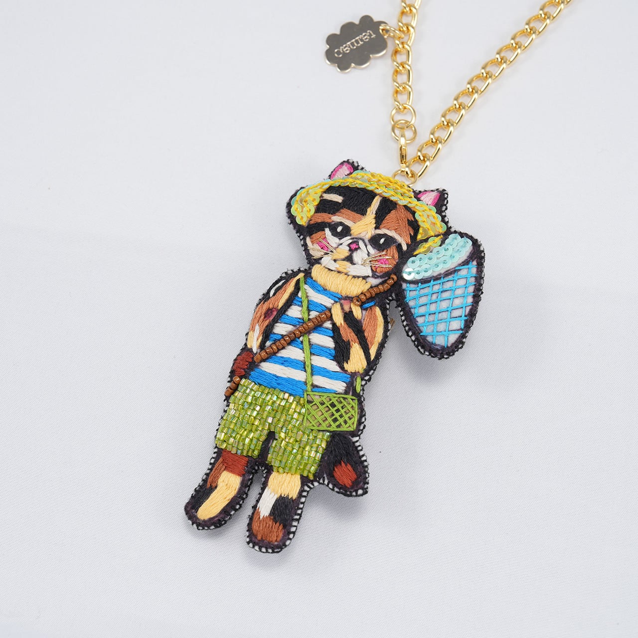 yukiemon✖️TAMAO ダイアリー猫ちゃんチャーム　ブローチ 刺繍チャームブローチInsect hunting cat | tamaobazaaar