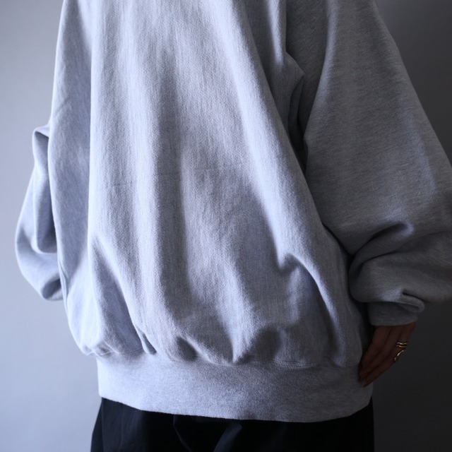 "Champion" M wappen design over silhouette sweatshirt