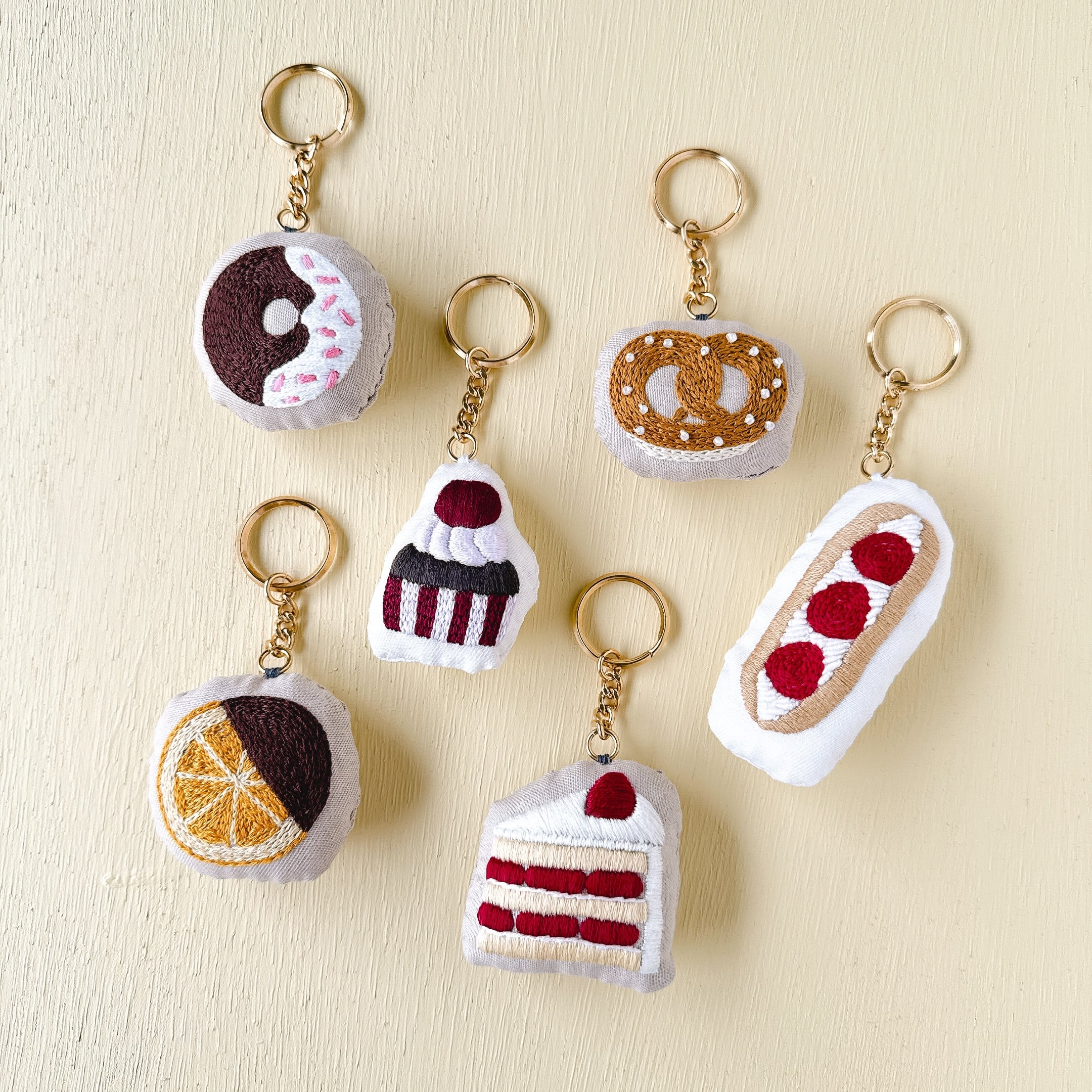 いちごサンド チャーム』刺繍キット | Net store アンナとラパン