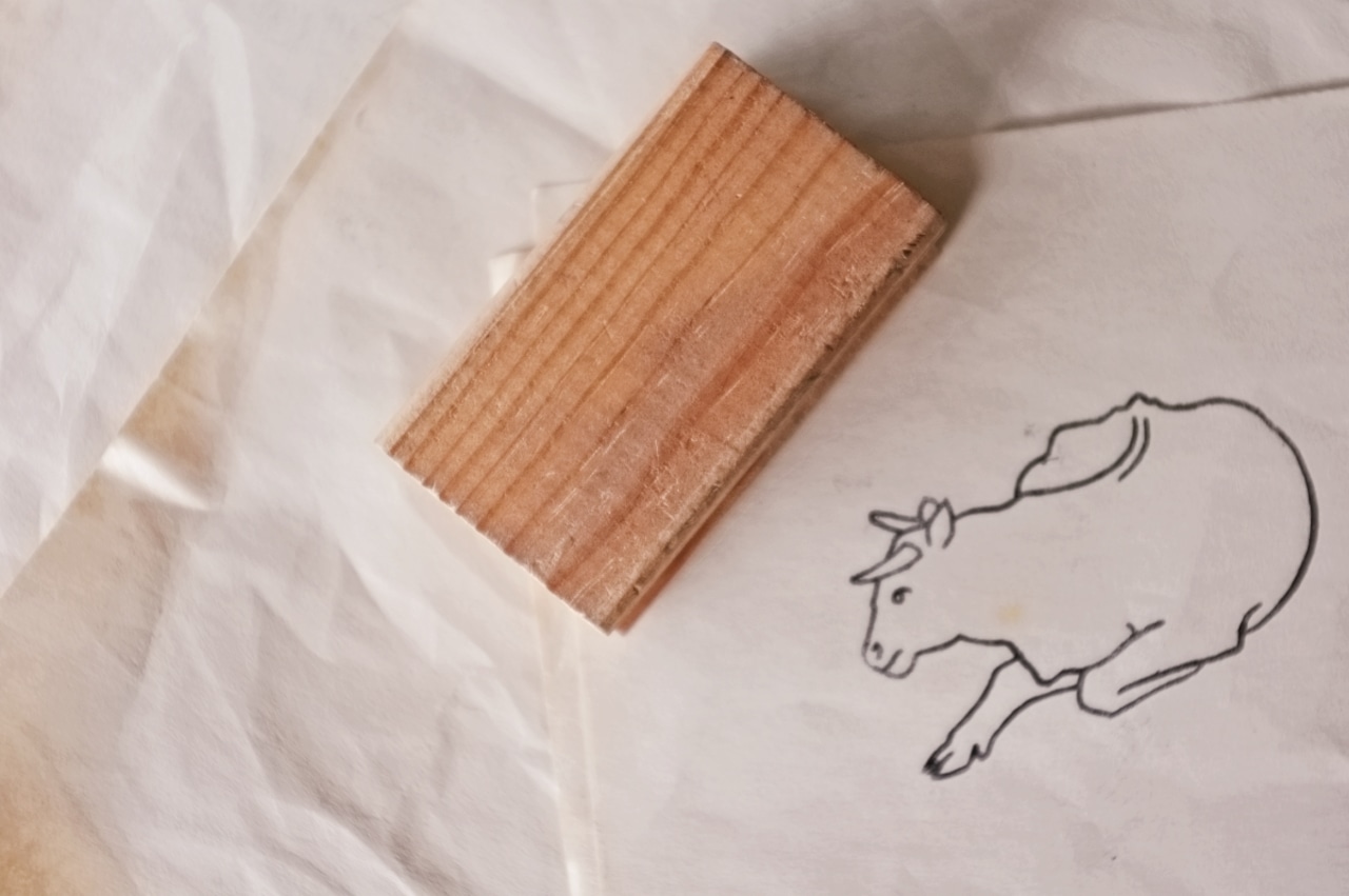 フランス ８c  微睡の大きな牛さんとメランコリーな木製スタンプ ヴィンテージ