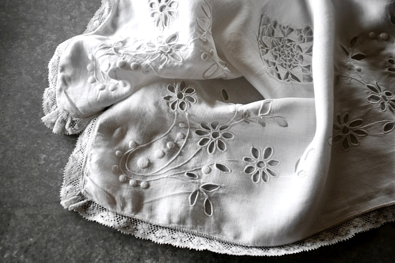 フランス 麻ローン 白星と白花の小宇宙とクッションカバー アンティーク